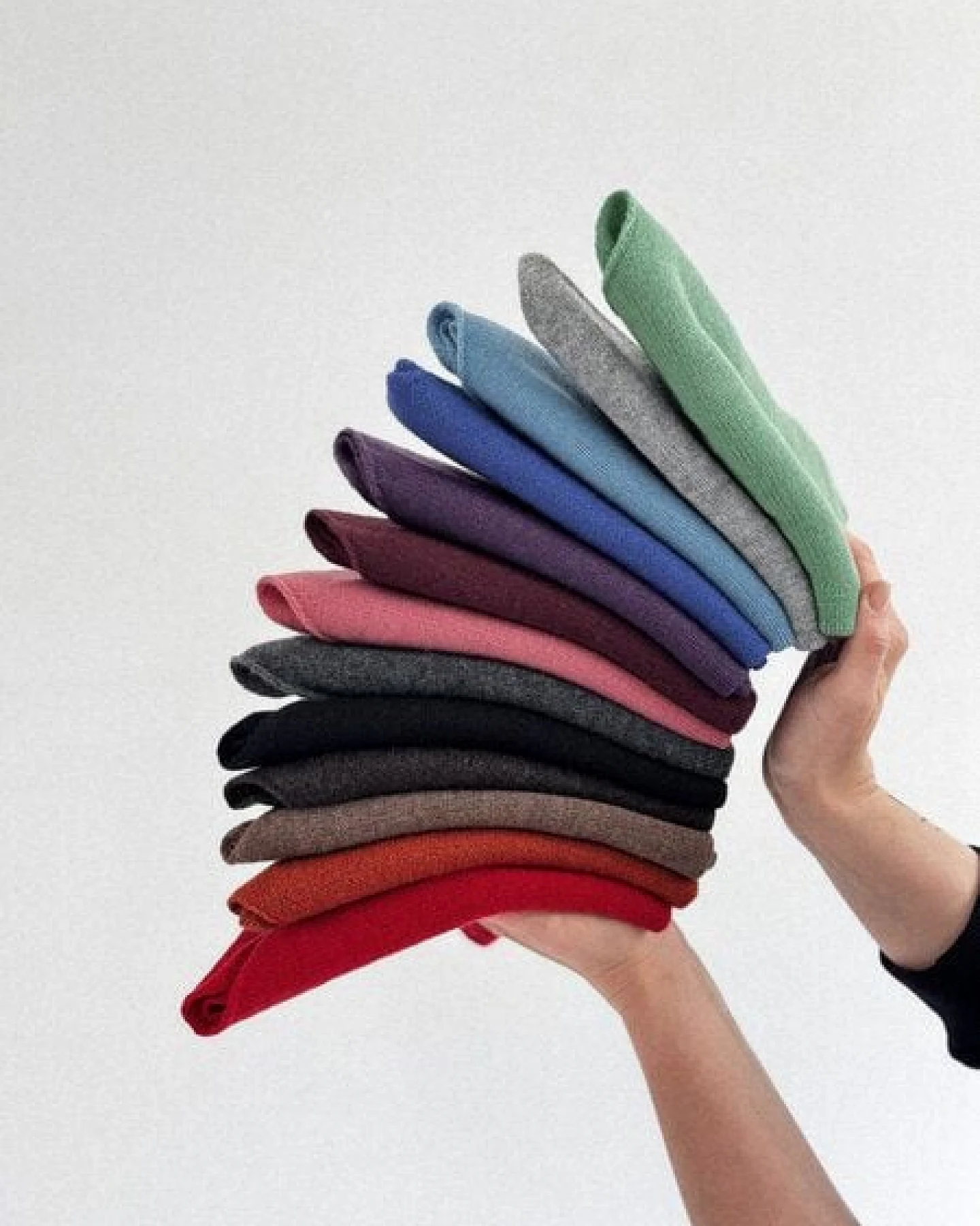 Kopyto BIRUANG Bandana Halstuch 100% Merinowolle RWS-Zertifiziert Ökologisch Unifarben – Ansicht 2