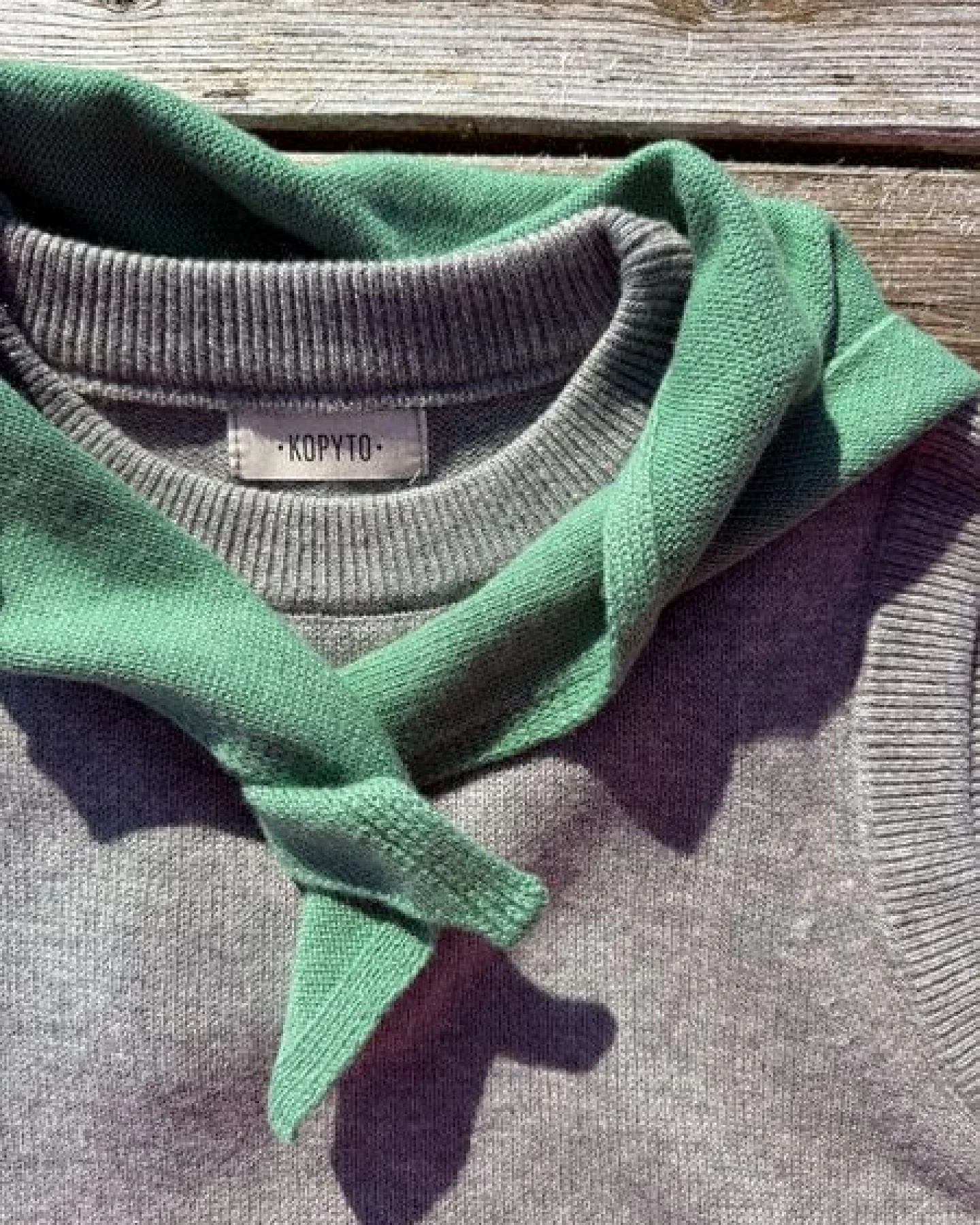 Kopyto BIRUANG Bandana Halstuch 100% Merinowolle RWS-Zertifiziert Ökologisch Unifarben – Ansicht 4