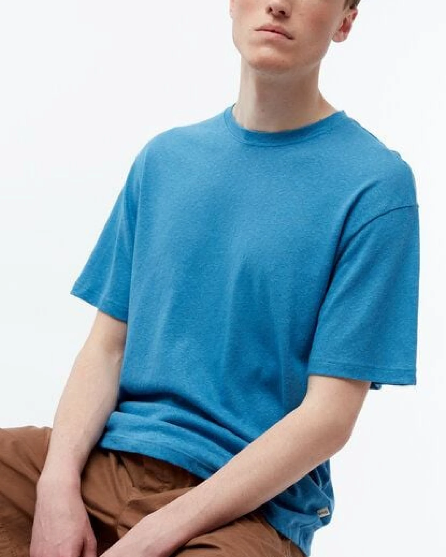 Givn Berlin Leinen T-Shirt Modell: Lasse – Ansicht 4