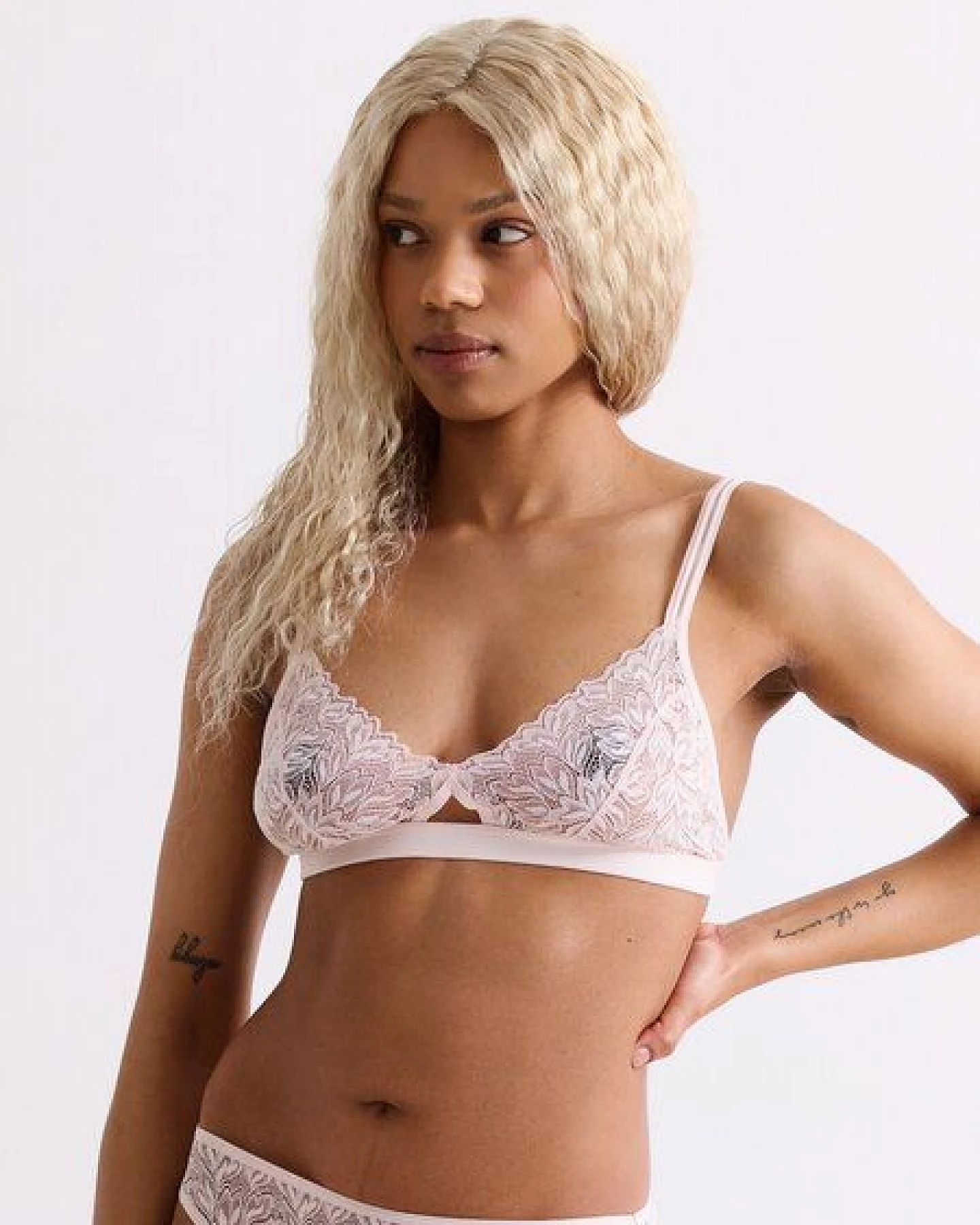 erlich textil Dreamy Lace Cut-Out bügelloses Bralette mit Spitze aus recyceltem Polyamid, made in Europe – Ansicht 2