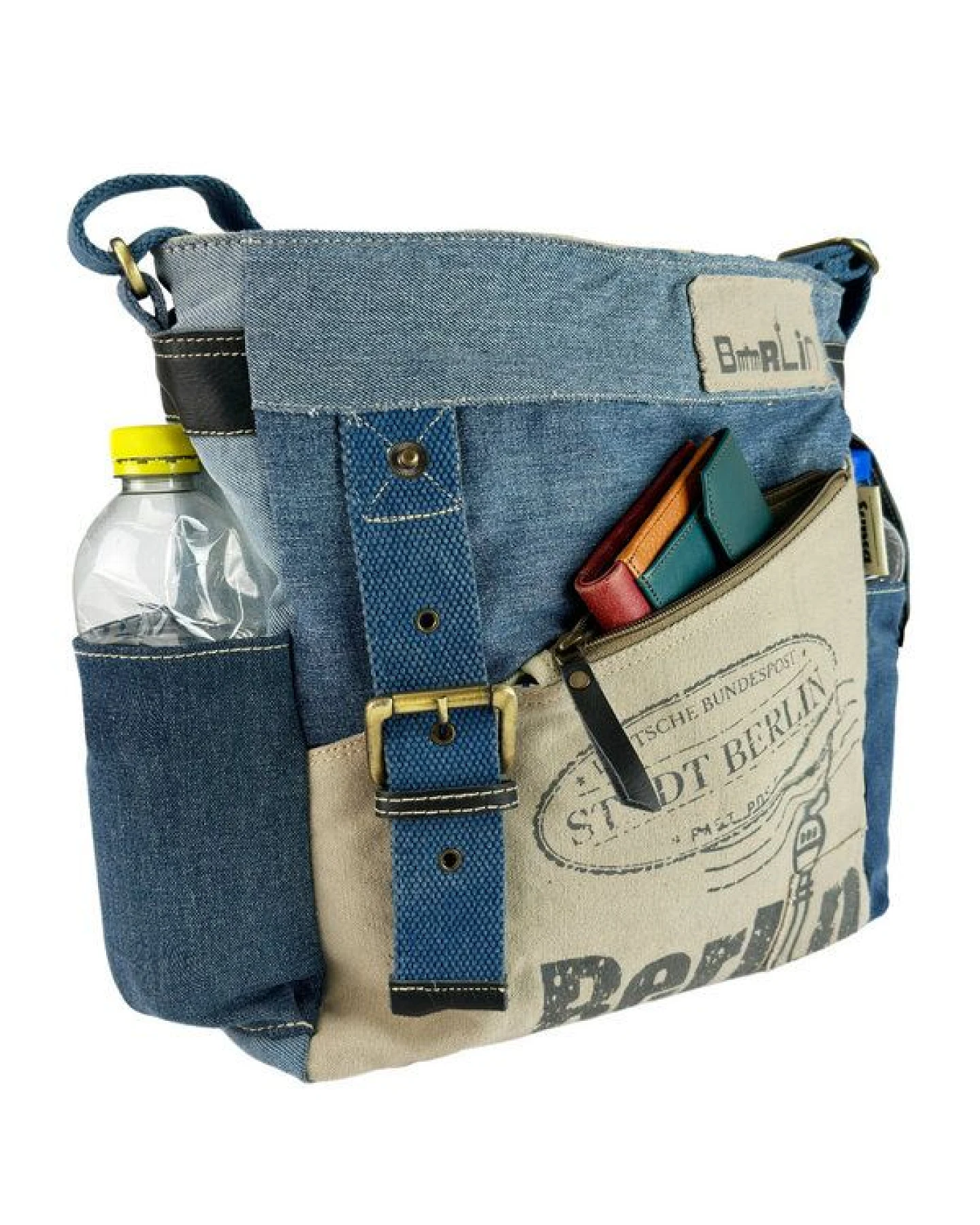 Sunsa Umhängetasche. Crossover Tasche aus recycelte Jeans Canvas & Leder. Große Schultertasche mit Berlin Design – Ansicht 2