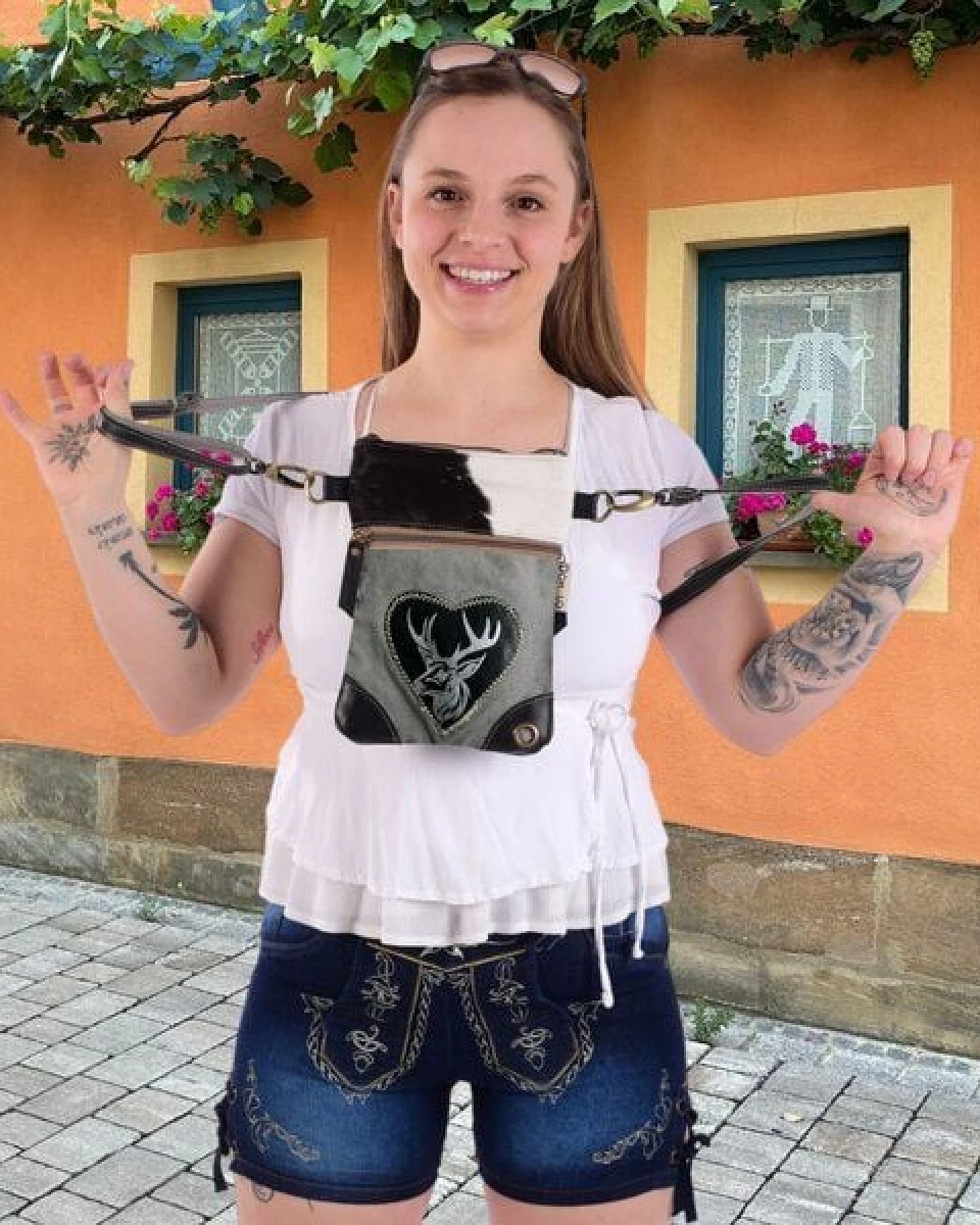 Domelo kleine Umhängetasche. Beidseitig tragbare Canvas/ Kuhfell Trachtentasche, Herz/Hirsch-Motiv – Ansicht 2