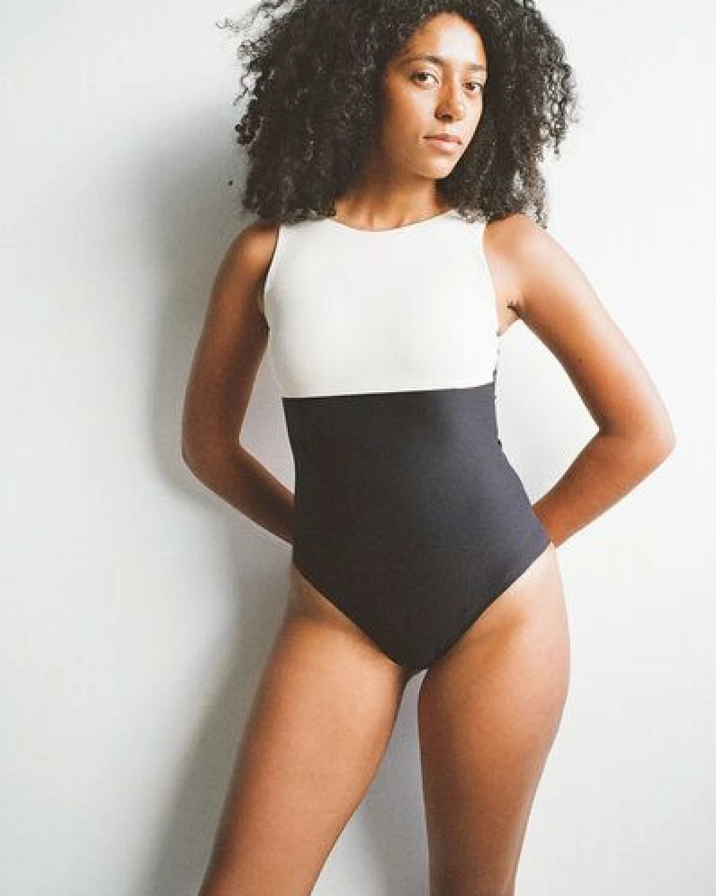 RENDL Swimsuit No.18 - zweifarbiger, hochgeschnittener Badeanzug – Ansicht 3