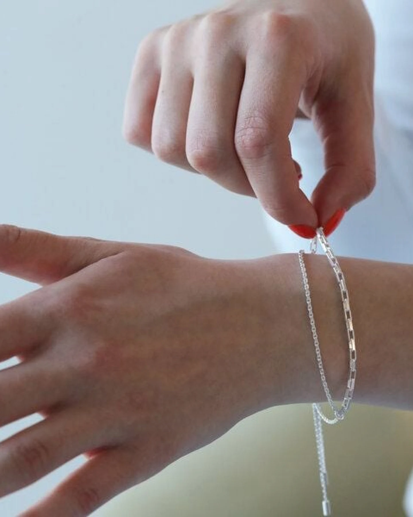 BELLYBIRD Jewellery Armband - Doppelkette mit Pushbutton aus Silber/ Silber vergoldet – Ansicht 4