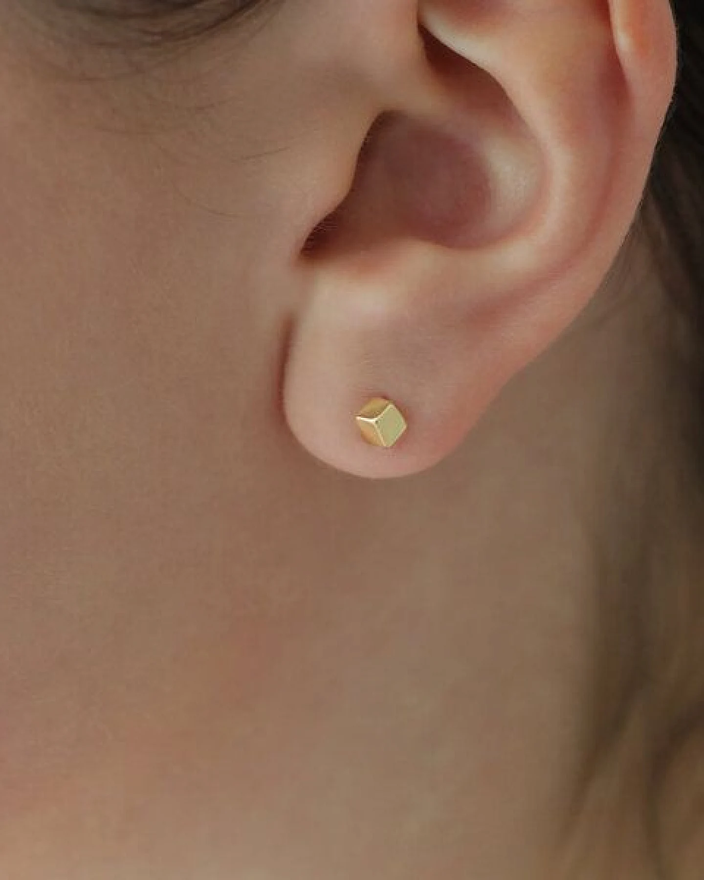 BELLYBIRD Jewellery OHRSTECKER - kleiner Würfel, wasserfest, Silber 925/ vergoldet – Ansicht 3