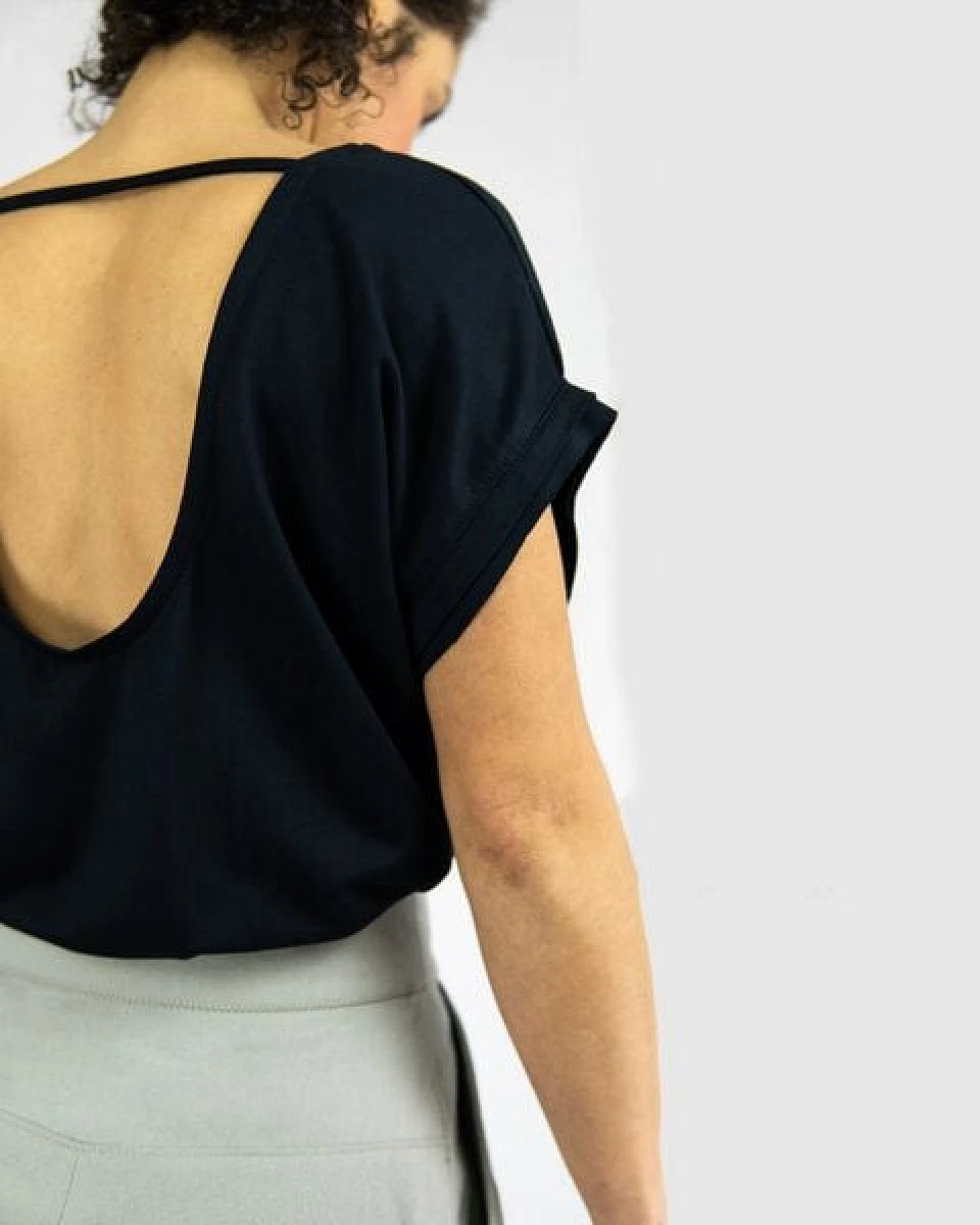 keijn Shirt MARI - Sweatshirt aus Tencel mit Rückenausschnitt – Ansicht 4