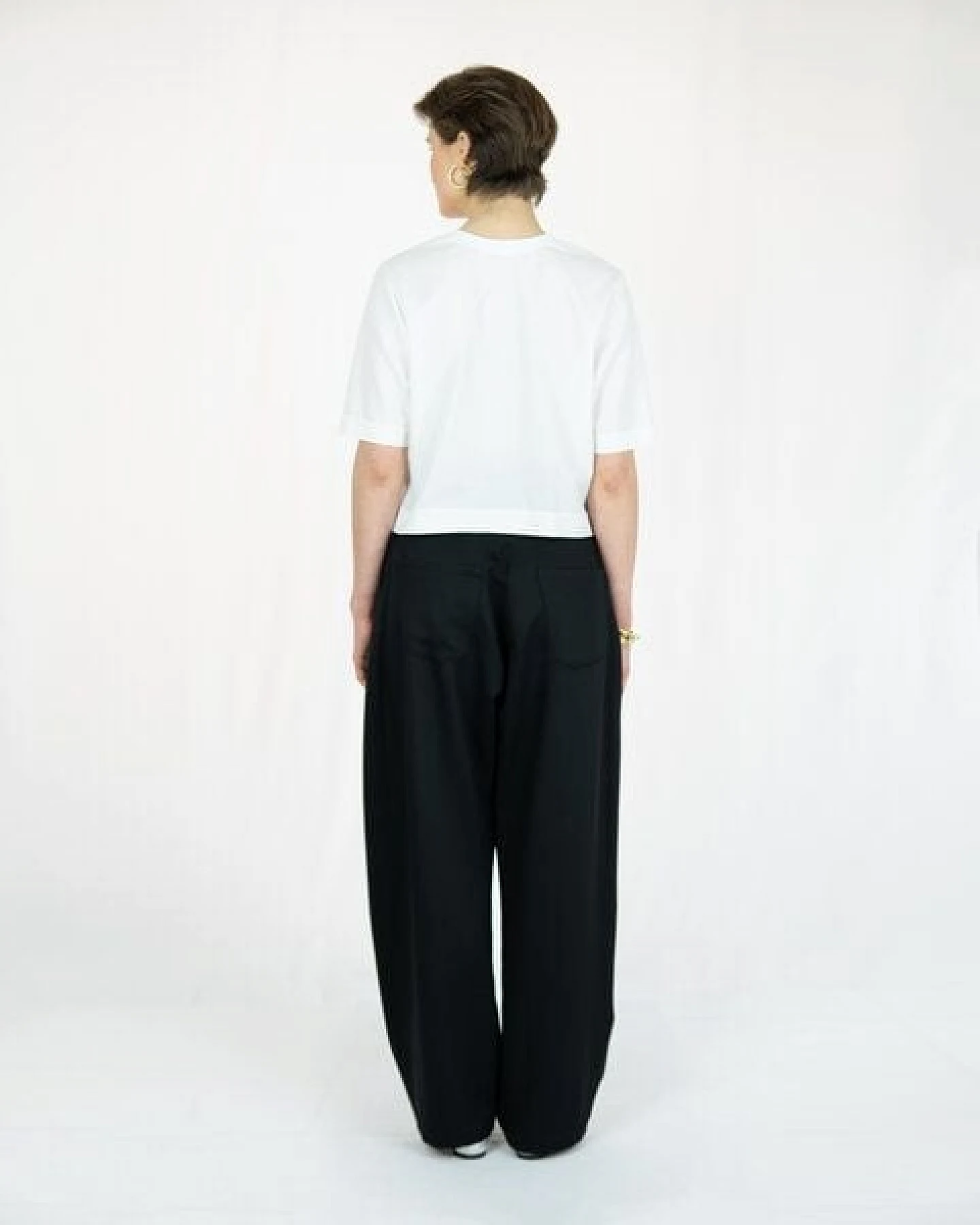 keijn Hose NEUTH - Zeitlose Bundfaltenhose aus tiefschwarzem Twill – Ansicht 4