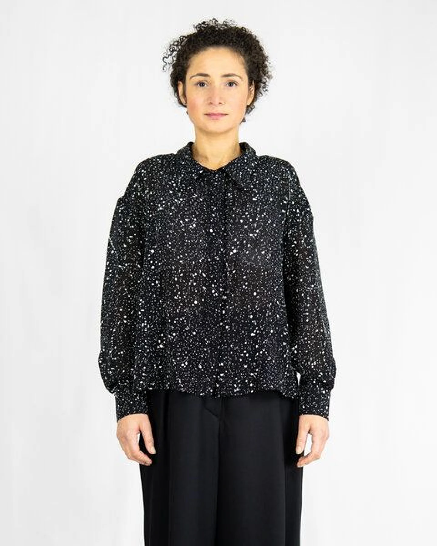 keijn Bluse POLLY – Bluse mit verdeckter Knopfleiste & modernem Kragen – Ansicht 2