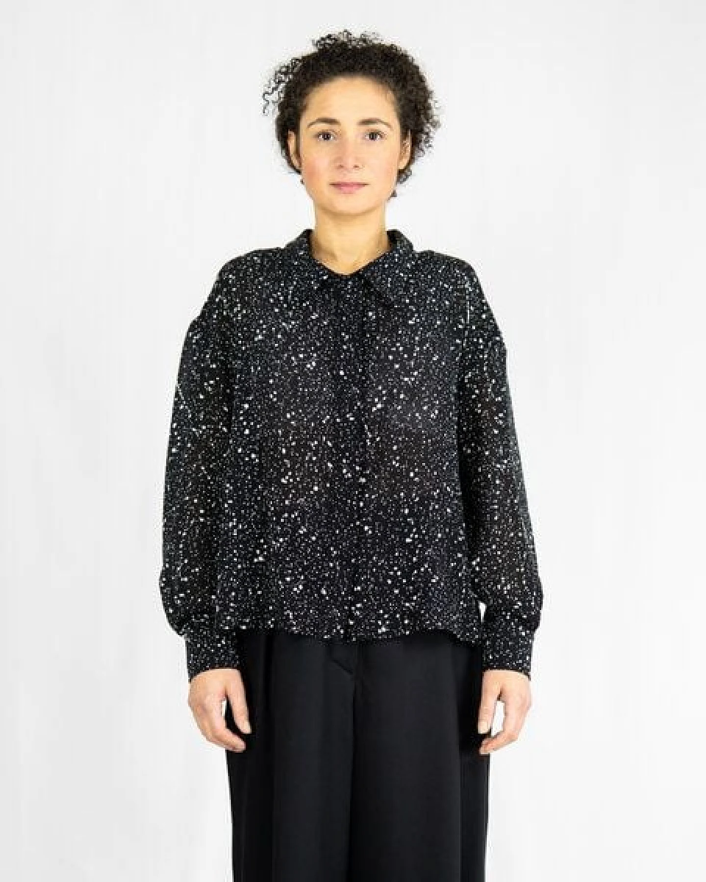 keijn Bluse POLLY – Bluse mit verdeckter Knopfleiste & modernem Kragen – Ansicht 2