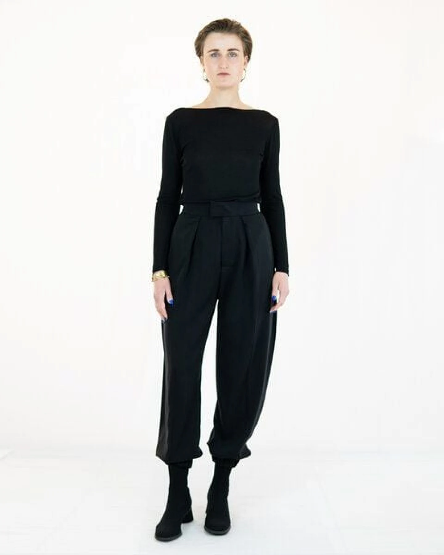 keijn Longshirt HASH – Off Shoulder Shirt mit tiefem, gerundeten Rückenausschnitt – Ansicht 4