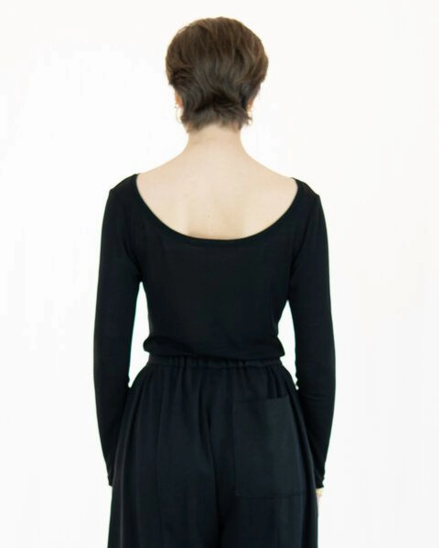 keijn Longshirt HASH – Off Shoulder Shirt mit tiefem, gerundeten Rückenausschnitt – Ansicht 3