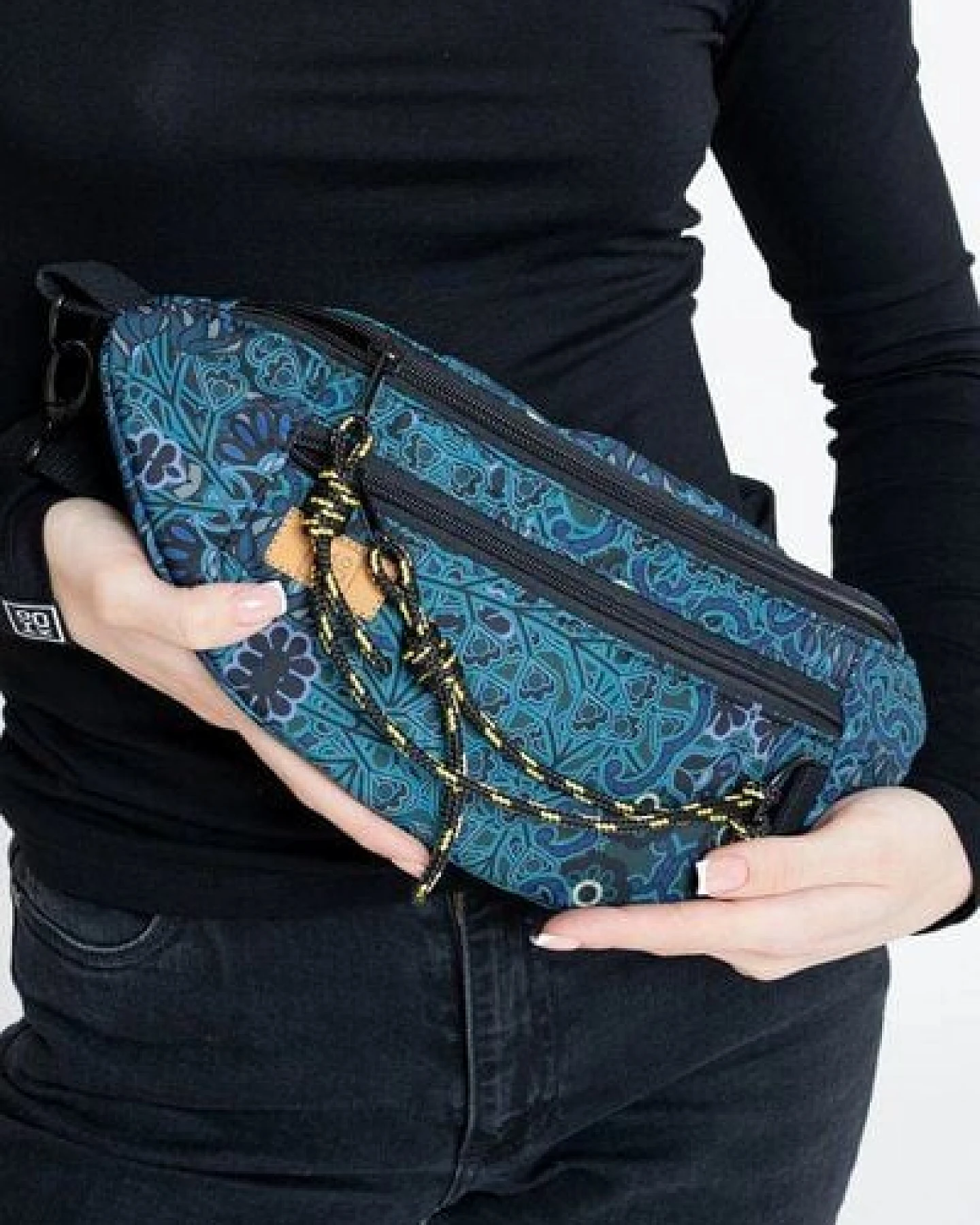 Bauchtasche Saco – Robuste, wasserabweisende Saco Hüfttasche für Alltag & Outdoor – bunter Aufdruck KOKOworld – Fair produziert in Polen – Ansicht 2