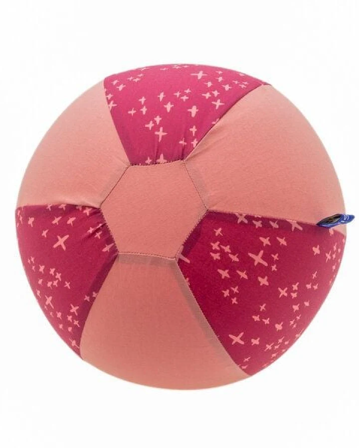 Flosinn Babyball für unterwegs. Luftballonhülle als Babyspielzeug.
