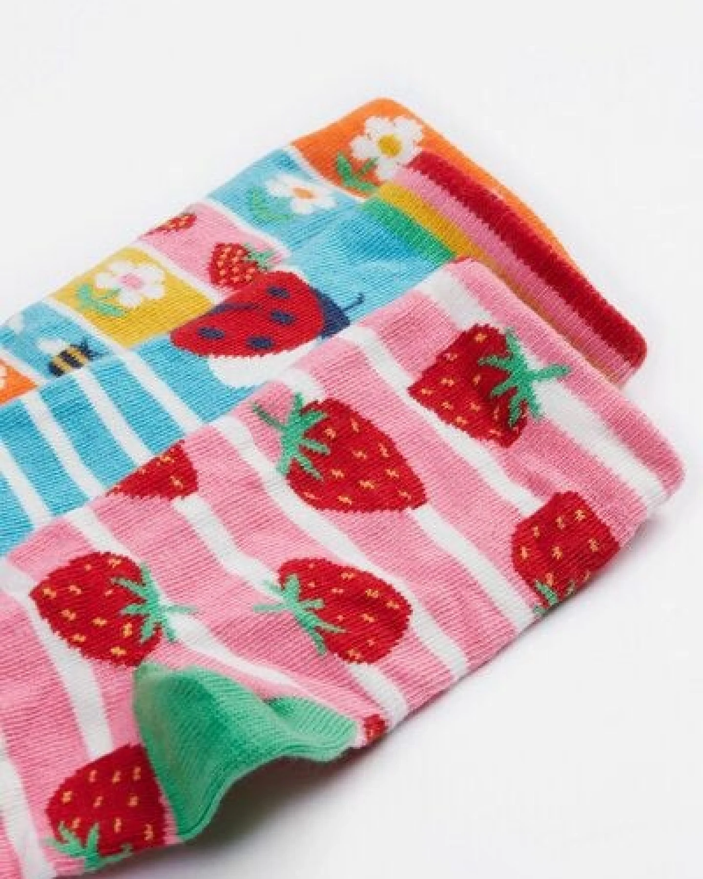 Frugi Kindersocken in Dreierpack mit Erdbeeren – Ansicht 4