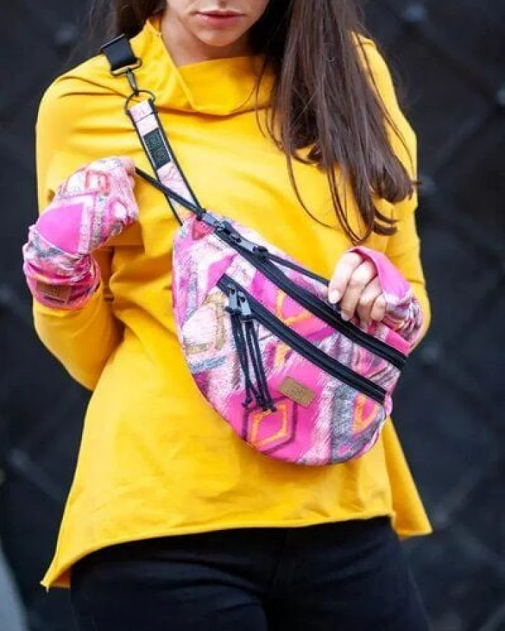 Bauchtasche Bolsa – Robustem Softshell verstellbarem Gürtel – Mehrere Reißverschlusstaschen – Schwarz oder farbenfrohes Print KOKOworld – Fair produziert in Polen