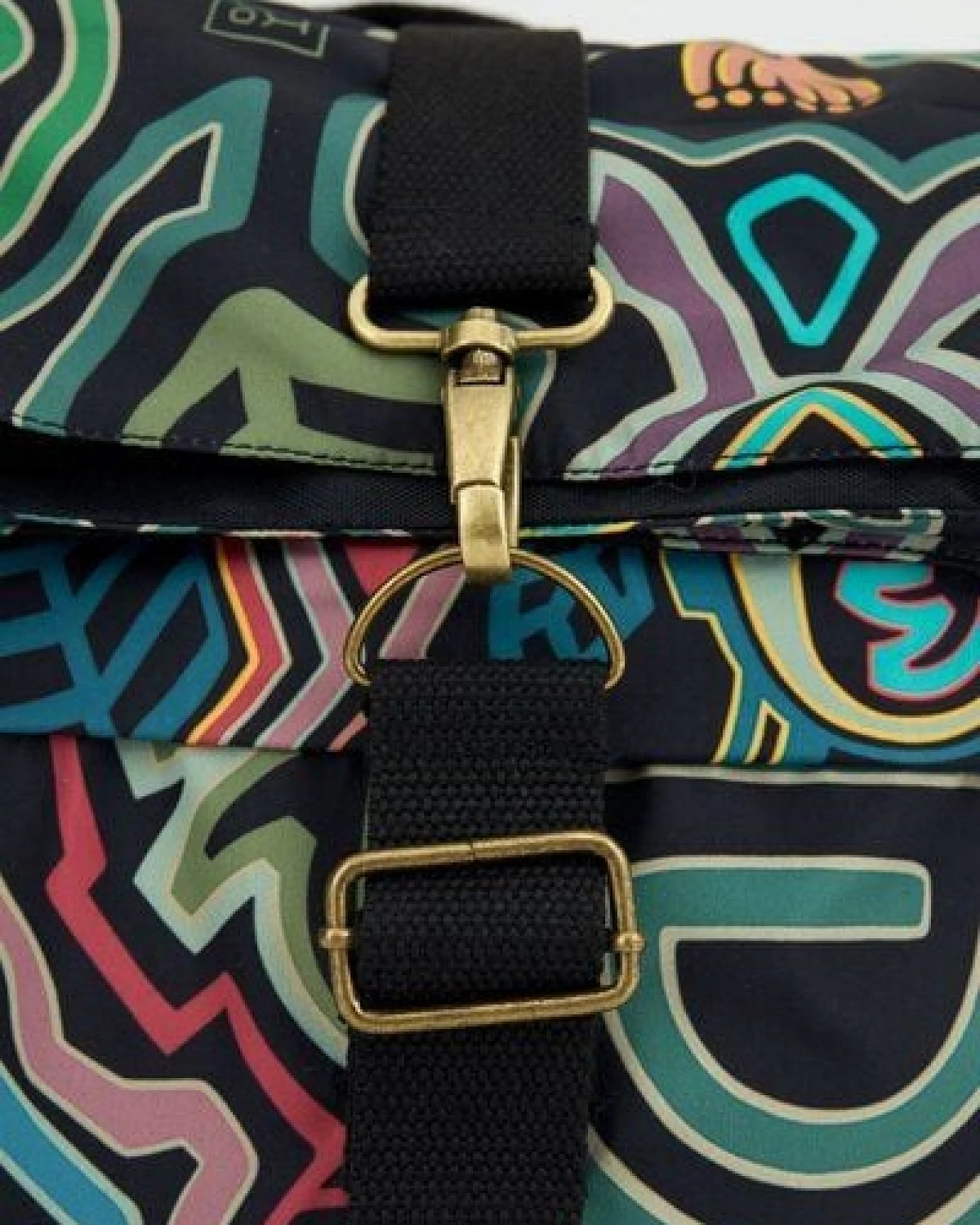 Rucksack Boxy 3.0 – Wasserdicht – Handgepäckgröße – Laptopfach – bunter Print – Fair produziert in Polen – KOKOworld – Ansicht 4