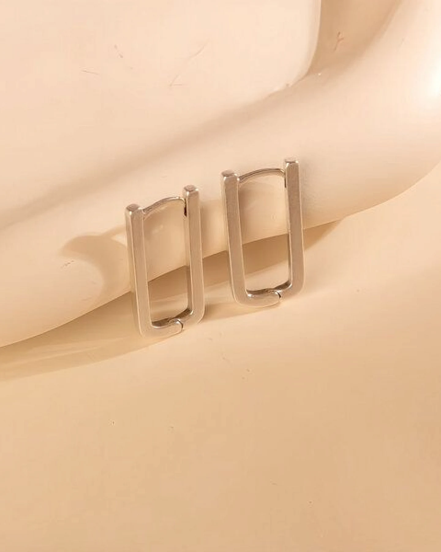Matte Längliche Ovale Creolen Ohrringe 22mm x 12mm von Elektropulli – Ansicht 3