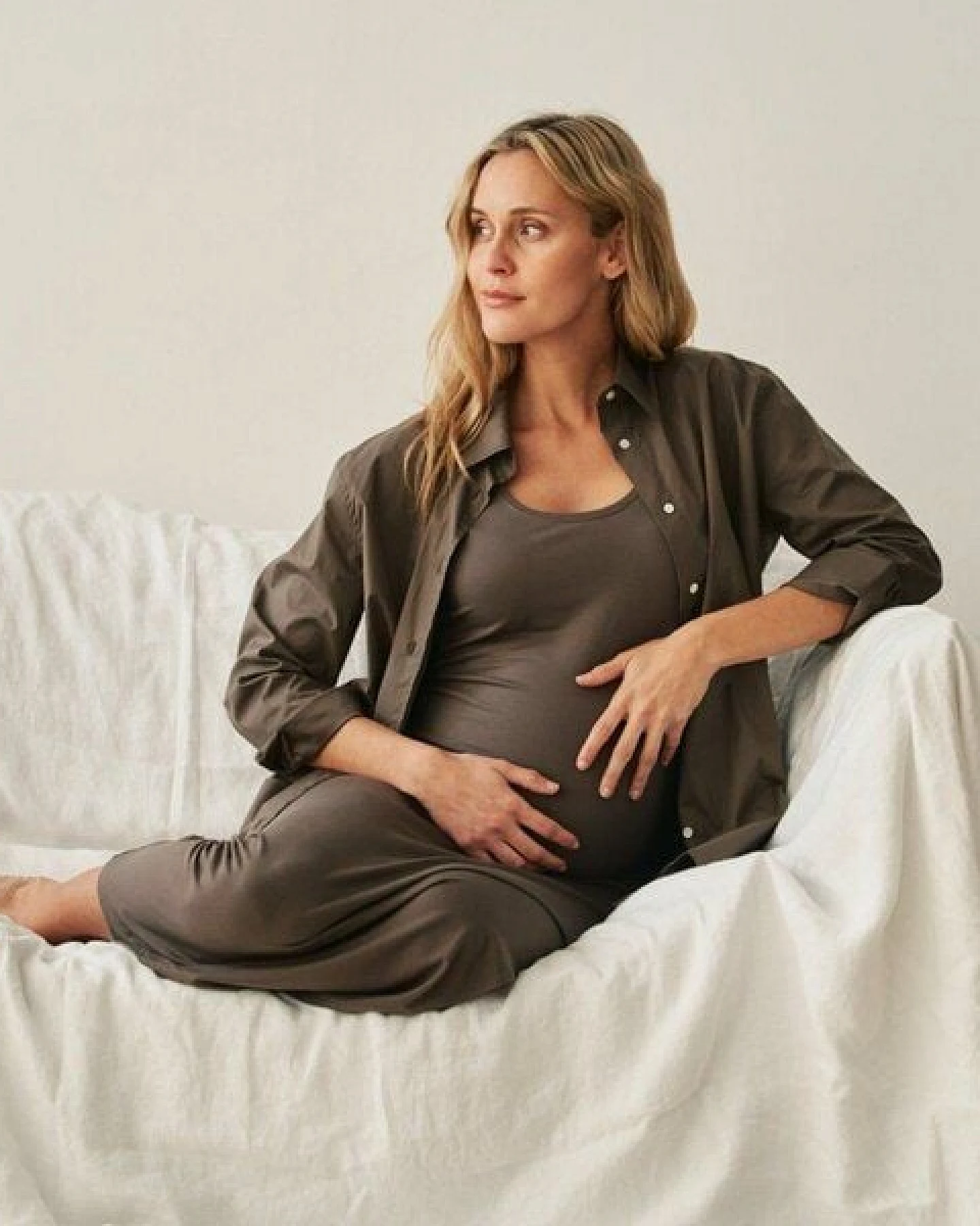 The Mama Set Oversized Poplin Shirt „The Oversized Poplin Shirt“ Hochwertiges Popeline-Hemd für Schwangerschaft & Stillzeit – Ansicht 2