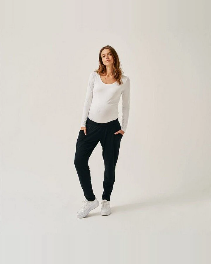 The Mama Set Langarmtop „The Long Sleeve“ Sanft anliegendes Longsleeve mit Extralänge für die Schwangerschaft, in Schwarz.