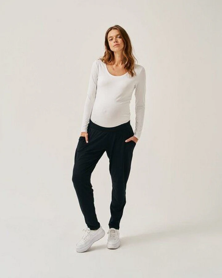 The Mama Set Langarmtop „The Long Sleeve“ Sanft anliegendes Longsleeve mit Extralänge für die Schwangerschaft, in Schwarz.