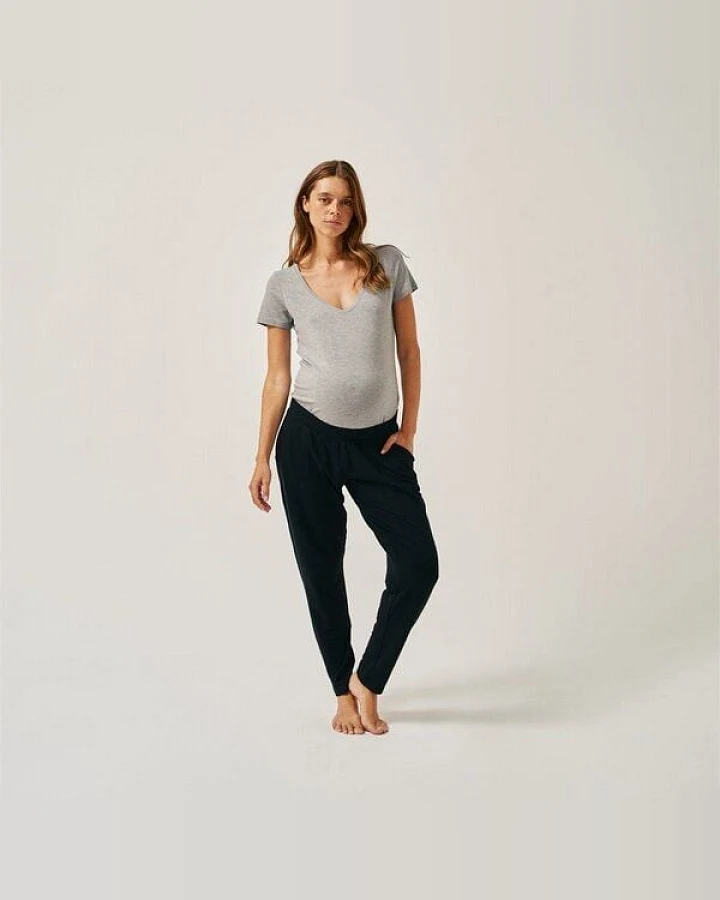 The Mama Set Loungewear-Hose „The Relaxed Pant“ Elegante Wohlfühl-Hose für die Schwangerschaft & darüber hinaus