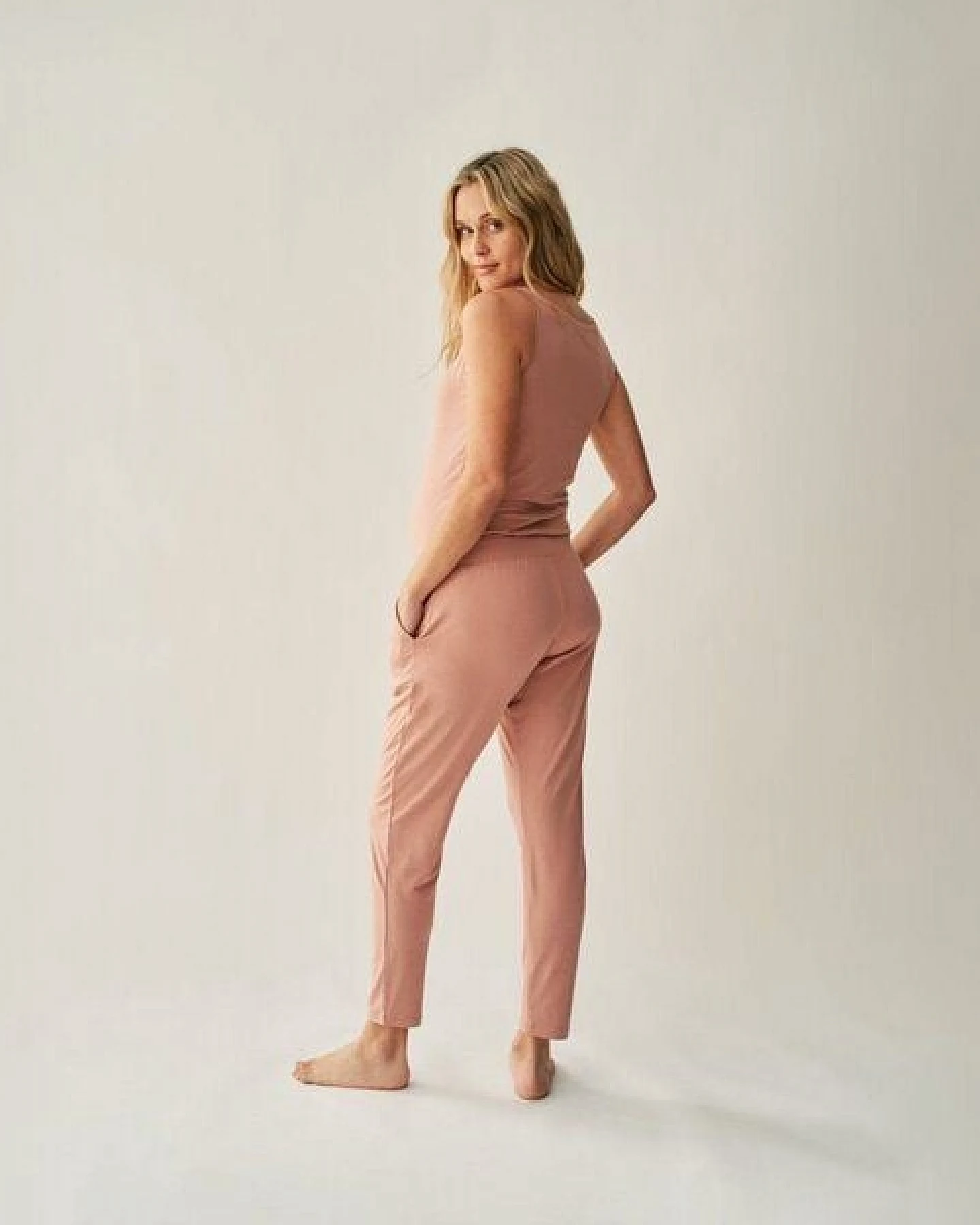 The Mama Set Loungewear-Hose „The Relaxed Pant“ Elegante Wohlfühl-Hose für die Schwangerschaft & darüber hinaus – Ansicht 3