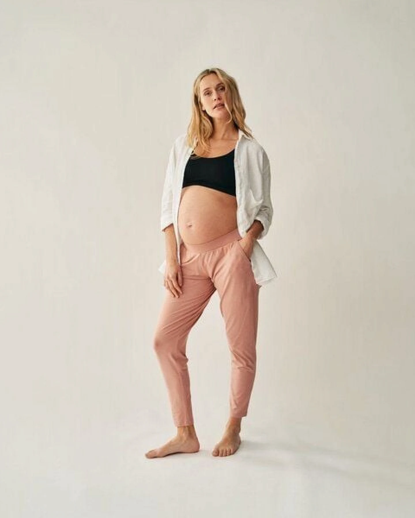 The Mama Set Loungewear-Hose „The Relaxed Pant“ Elegante Wohlfühl-Hose für die Schwangerschaft & darüber hinaus – Ansicht 2