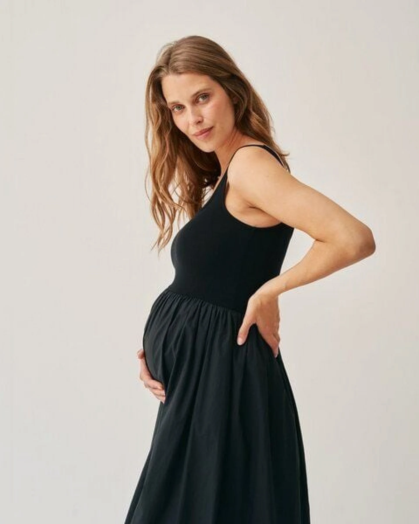The Mama Set Umstands-Kleid „The Tank Dress“ Weites Kleid für Schwangerschaft & darüber hinaus – Ansicht 2