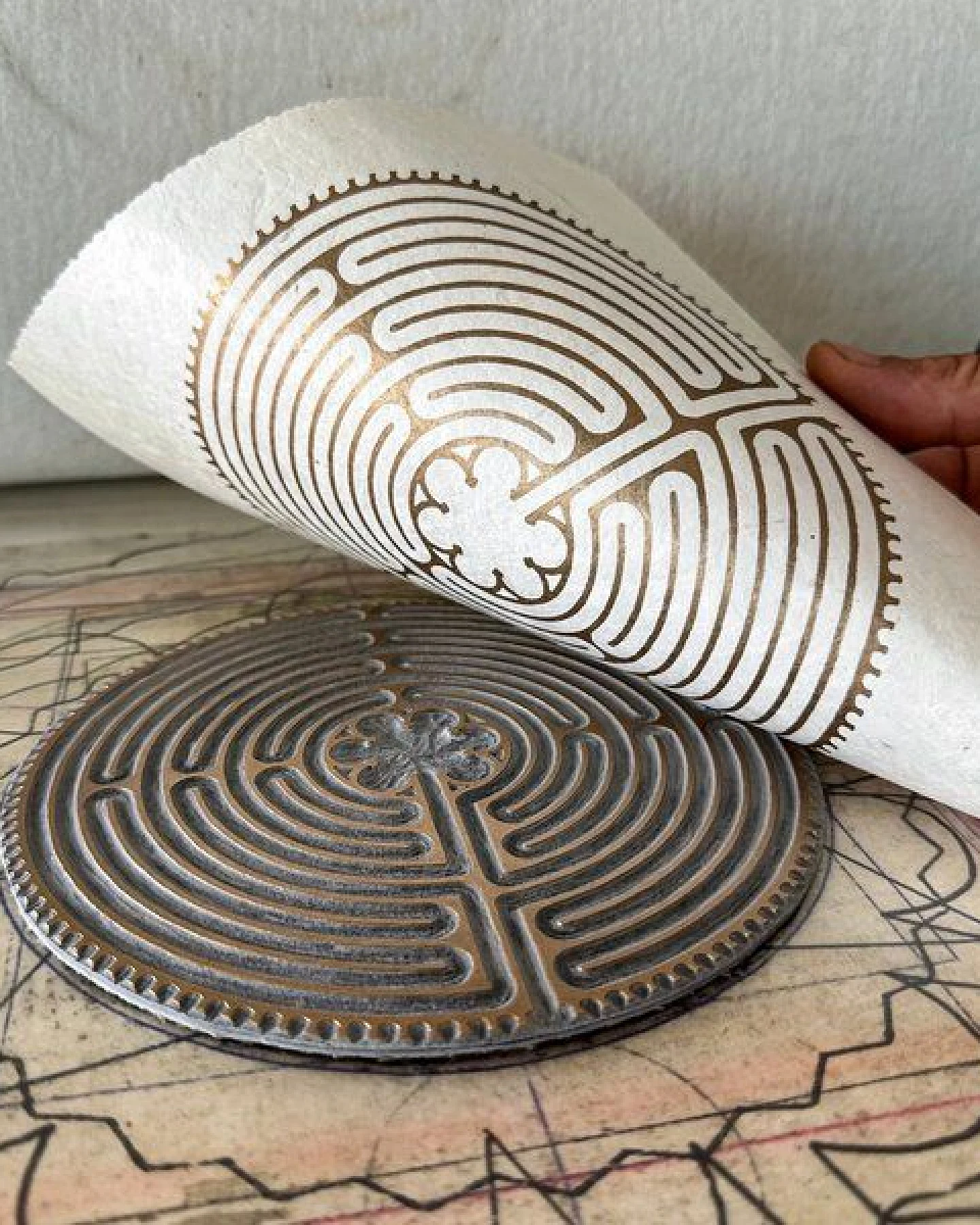 Veskor Cassiopeia LABYRINTH VON CHARTRES der Kathedrale Notre-Dame Linoldruck – Ansicht 3
