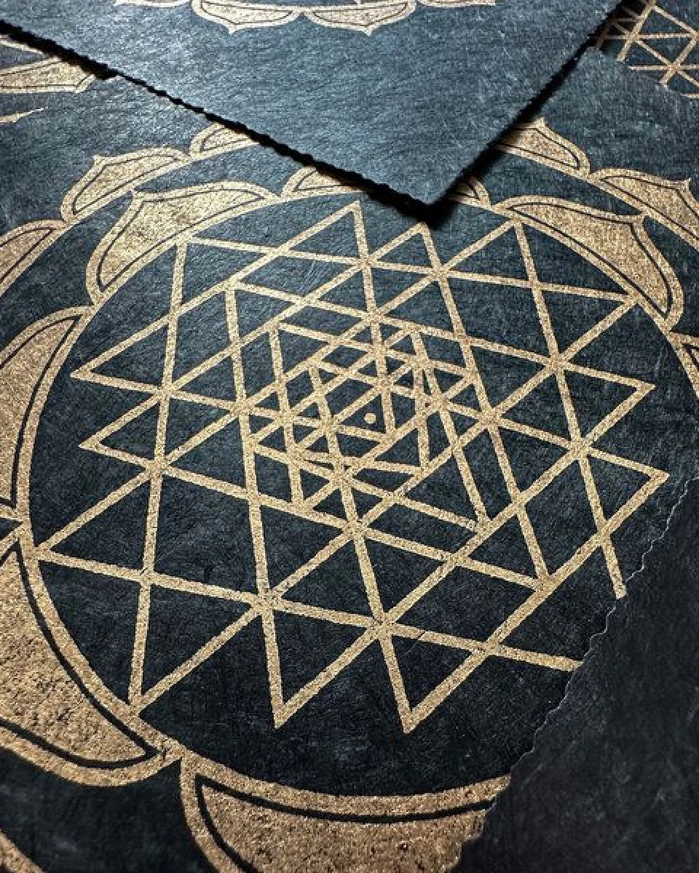 Veskor Cassiopeia SRI YANTRA Lotus Linoldruck – Ansicht 4