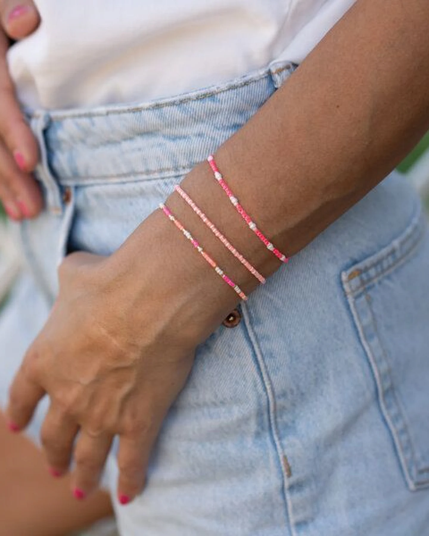 juni Sommer Perlenarmband "Pearl" in neon pink, lila, gelb oder golden – Ansicht 2