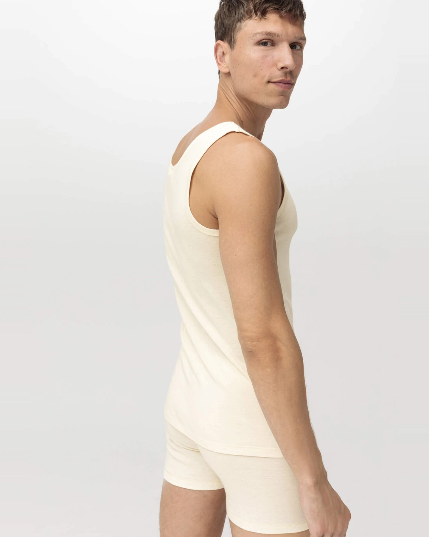 hessnatur Herren Athletic Shirt im 2er-Pack PURE NATURE aus Bio-Baumwolle - natur - Größe 4 = S – Ansicht 2