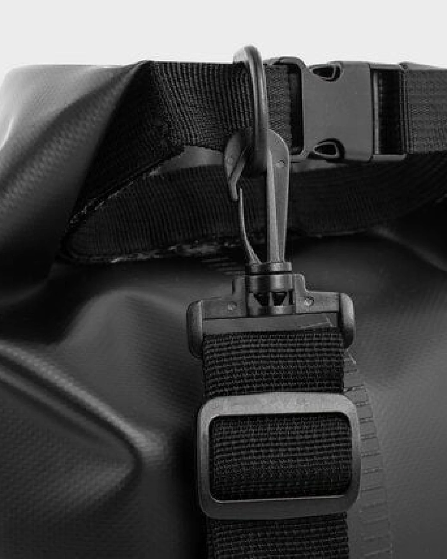 8000Kicks Wasserdichte Tasche in Schwarz – Ansicht 3