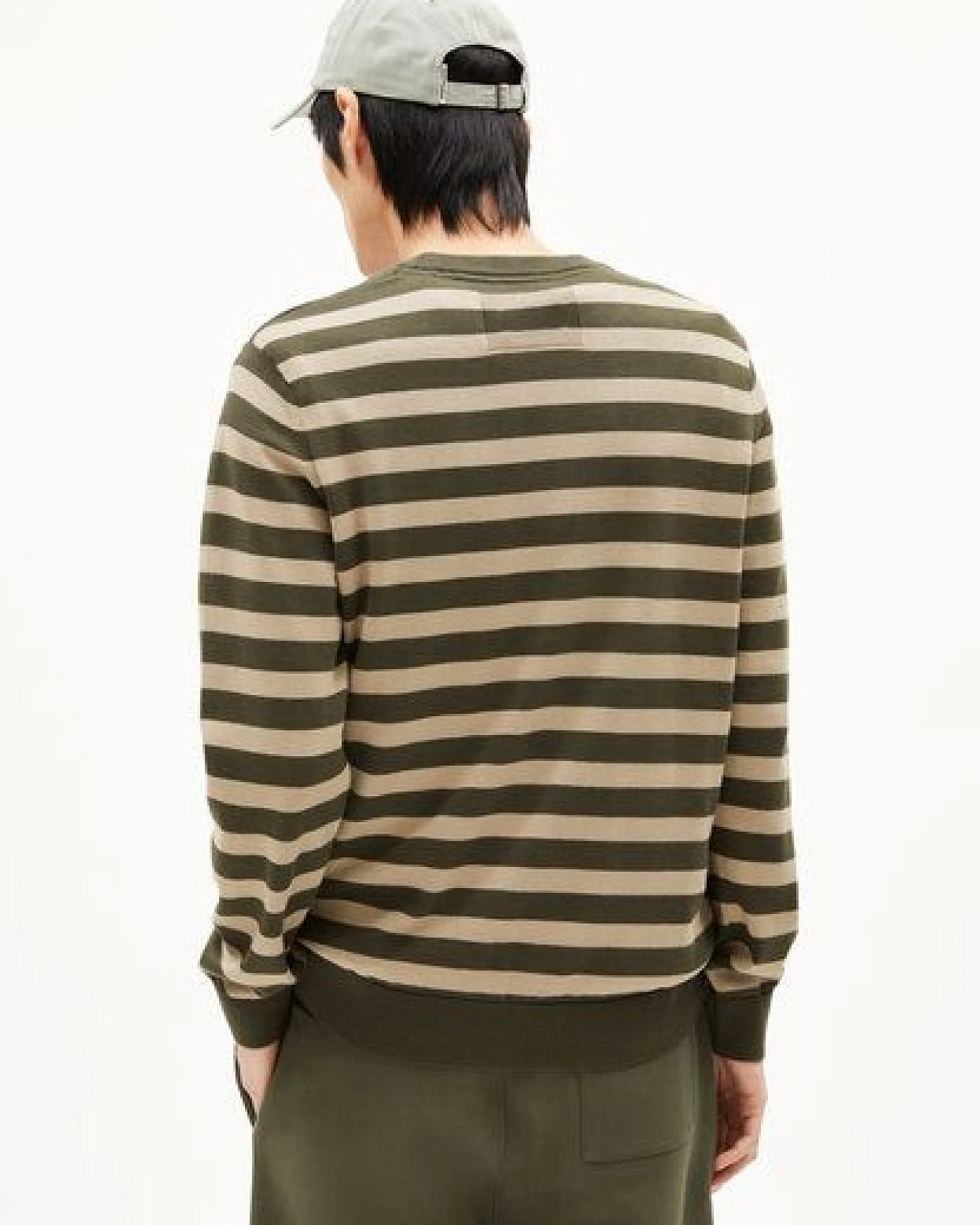 ARMEDANGELS LOUKAA FINE STRIPES Herren Pullover aus Bio-Baumwolle – Ansicht 2