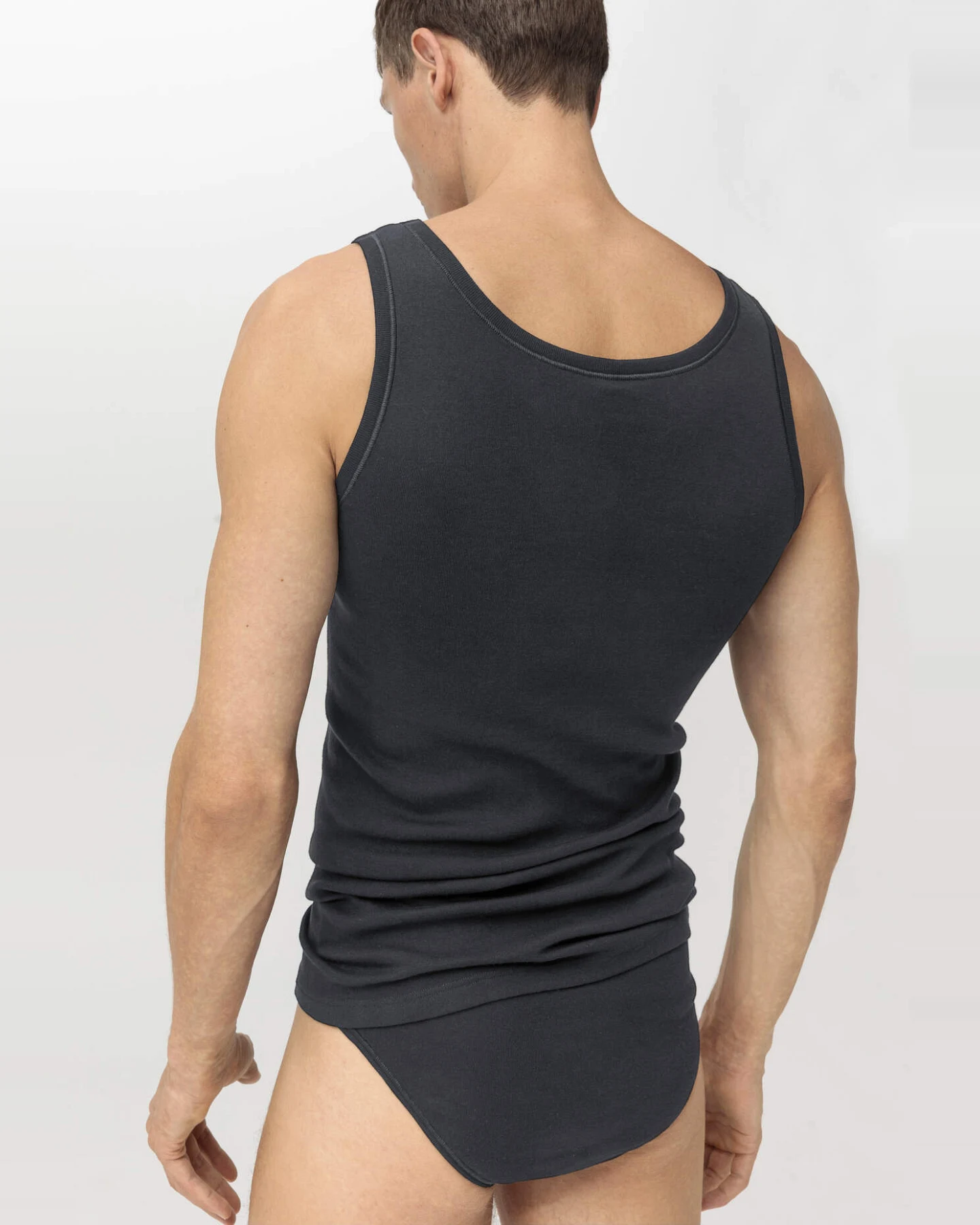 hessnatur Herren Athletic Shirt im 2er-Pack PURE NATURE aus Bio-Baumwolle - schwarz - Größe 6 = L – Ansicht 2