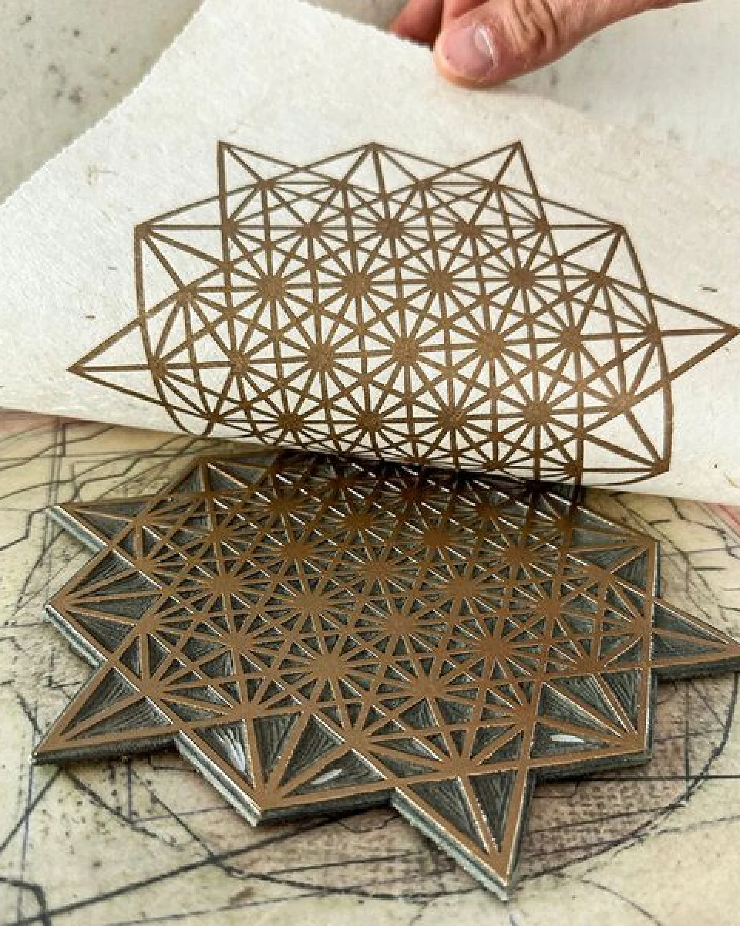 Veskor Cassiopeia STERN TETRAEDER 64 Heilige Geometrie Linoldruck – Ansicht 3
