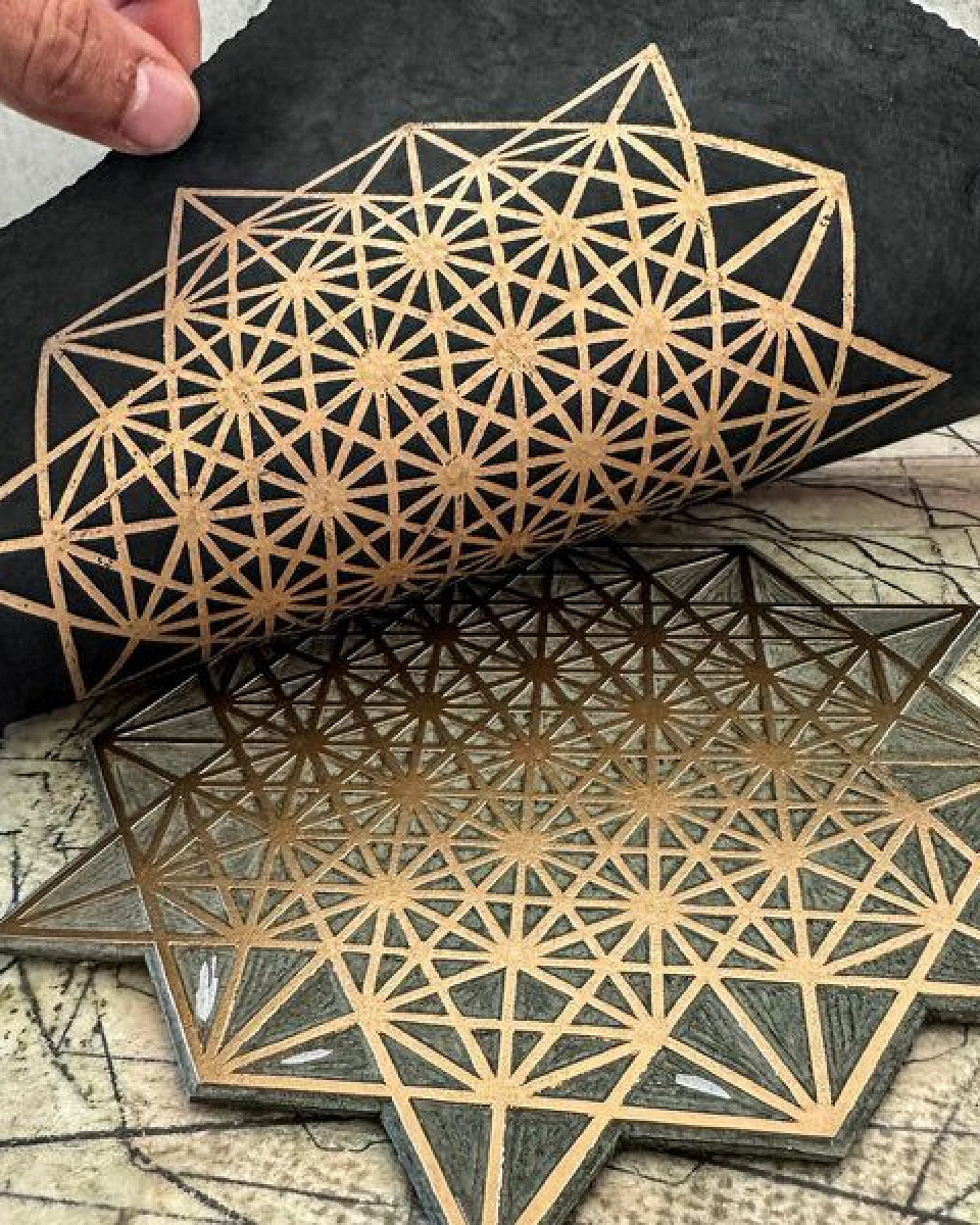 Veskor Cassiopeia STERN TETRAEDER 64 Heilige Geometrie Linoldruck – Ansicht 3