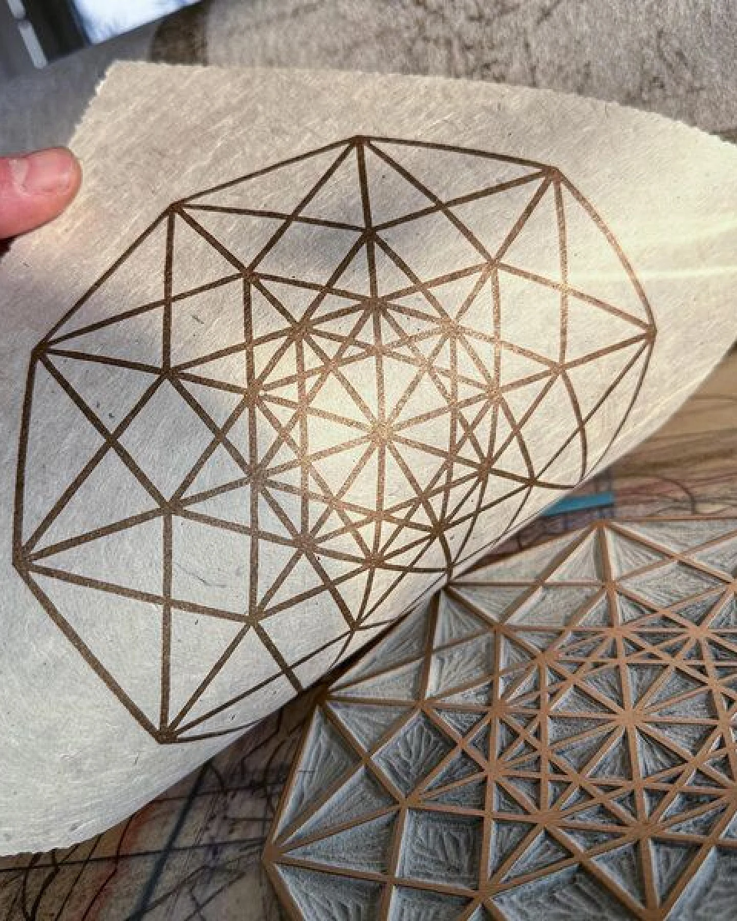 Veskor Cassiopeia PENTERAKT HYPERCUBE Heilige Geometrie Linoldruck – Ansicht 3