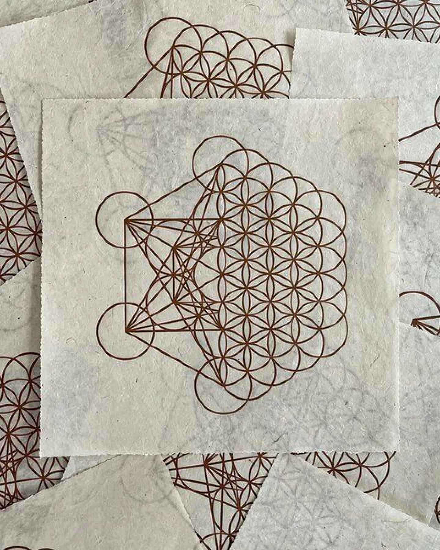 Veskor Cassiopeia METAFLOWER Heilige Geometrie Linoldruck – Ansicht 2