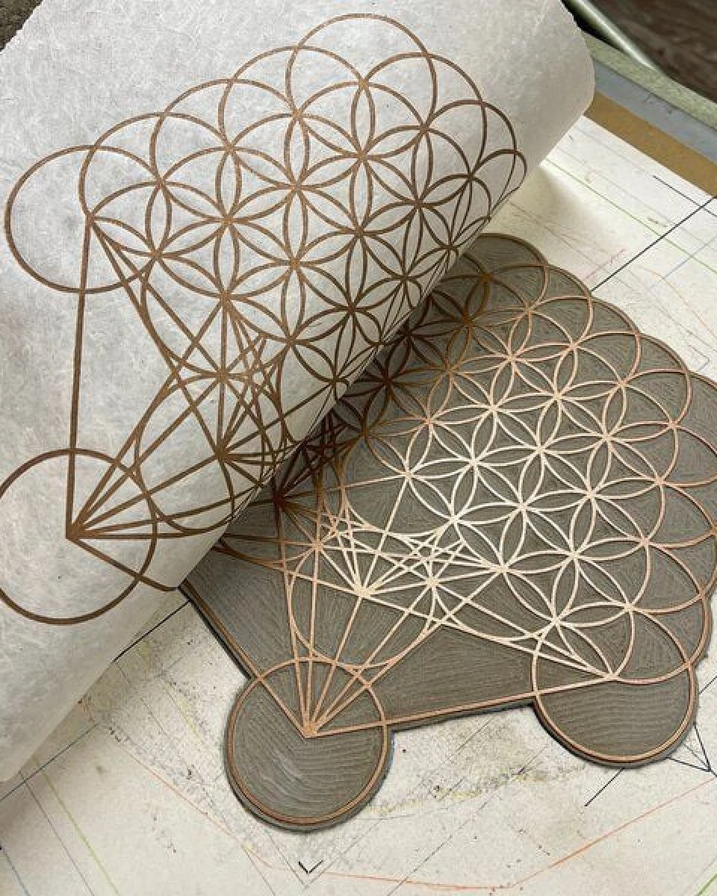 Veskor Cassiopeia METAFLOWER Heilige Geometrie Linoldruck – Ansicht 4