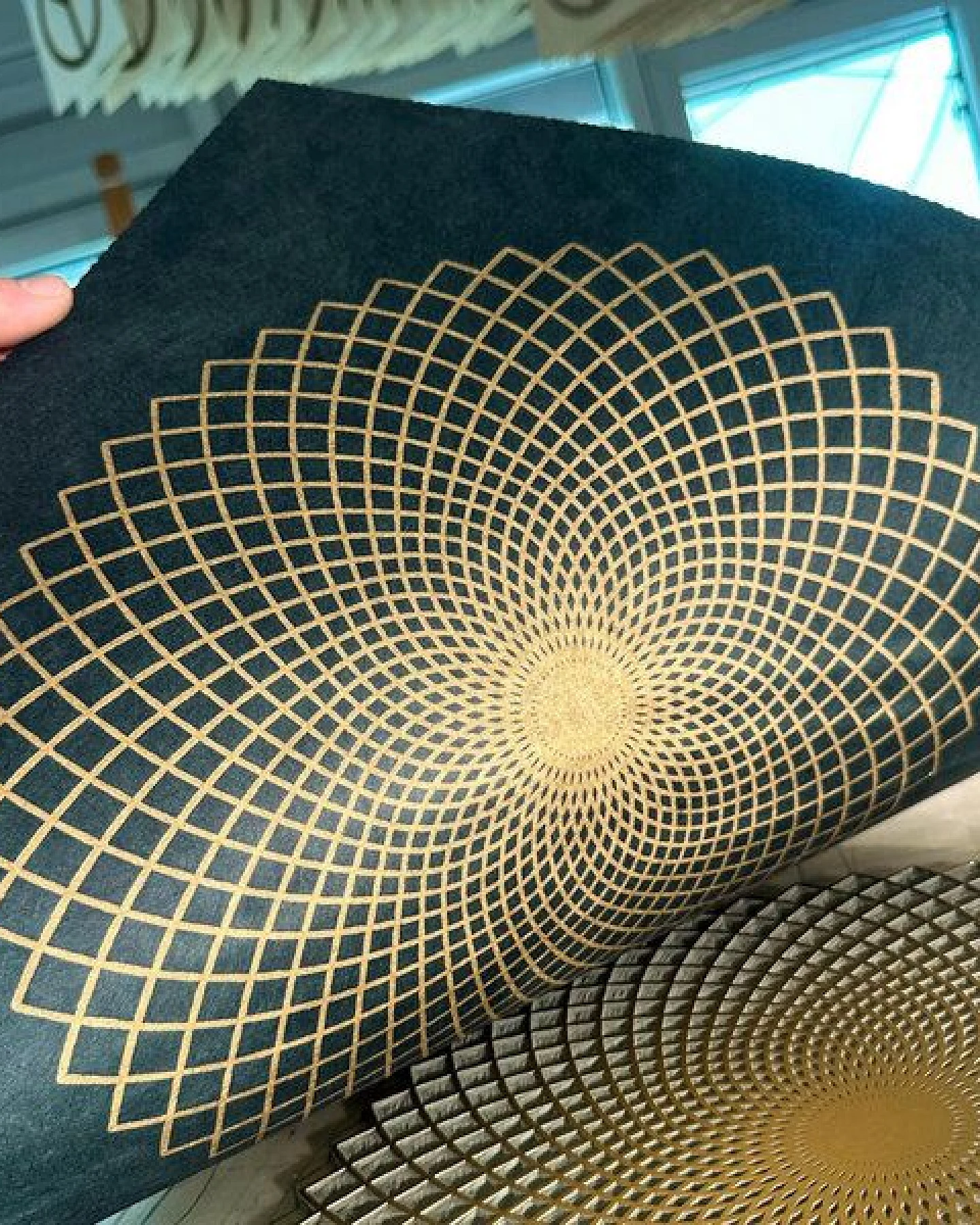 Veskor Cassiopeia LOTUS DER LIEBE Heilige Geometrie Linoldruck – Ansicht 3