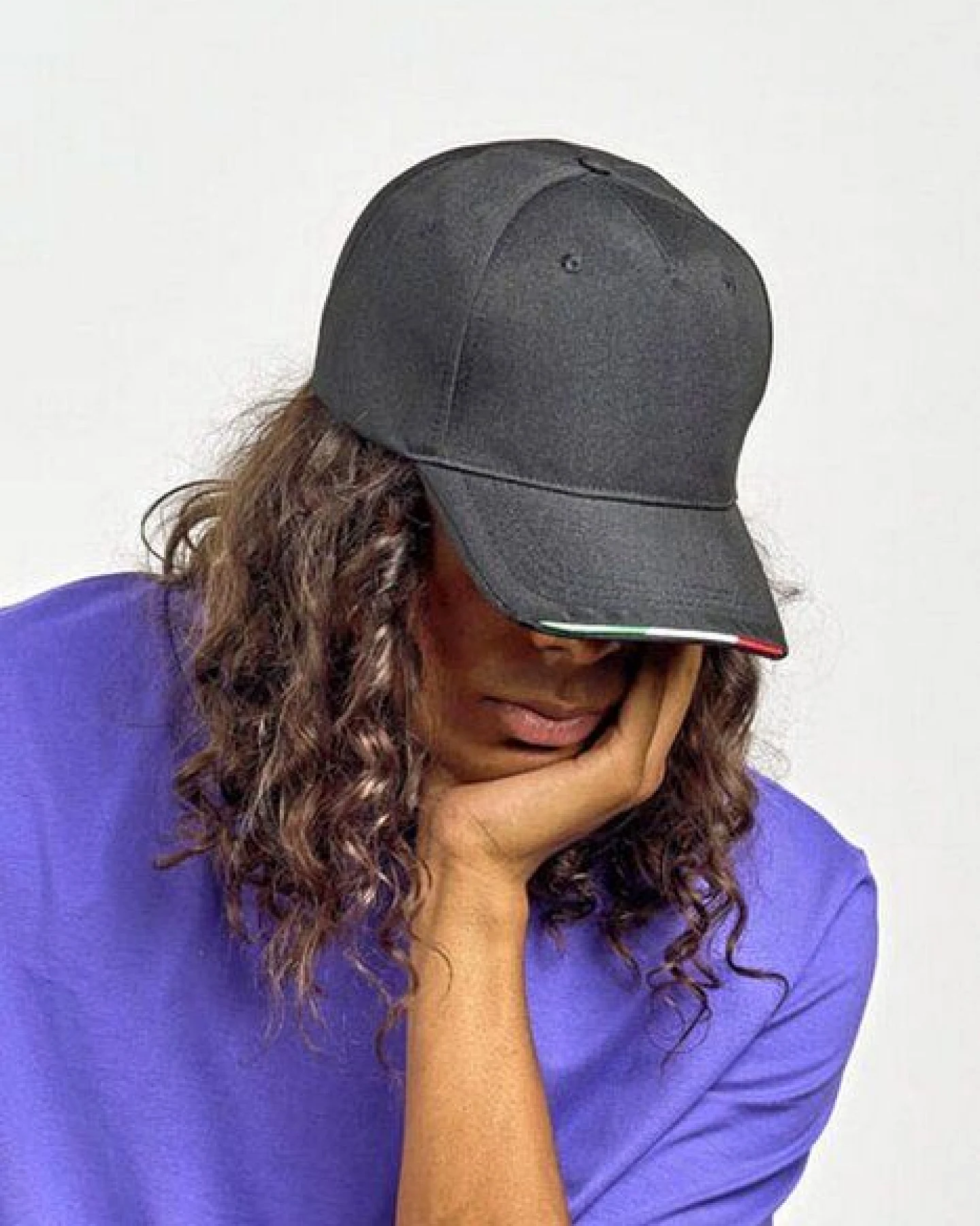 Atlantis Headwear Atlantis Cap Basecap Kappe Cappy kontrastierende Paspeln in Farben der italienischen Flagge – Ansicht 2