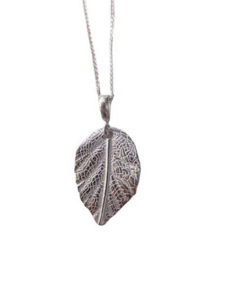 pakilia Kettenanhänger "Hoja Avellana" inkl. Silberkette 45 cm
