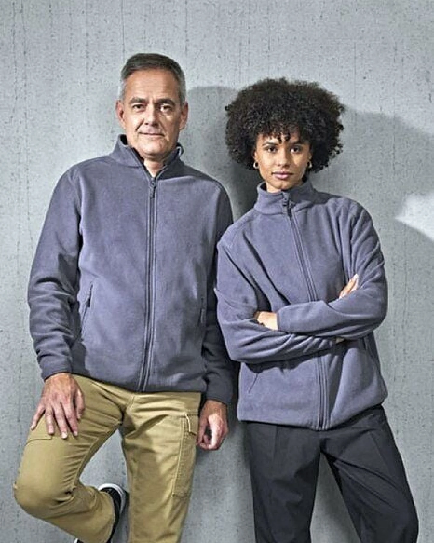 B&C Unisex Fleecejacke Übergangsjacke superweich zwei Fronttaschen mit Reißverschluss bis Gr. 4XL – Ansicht 2