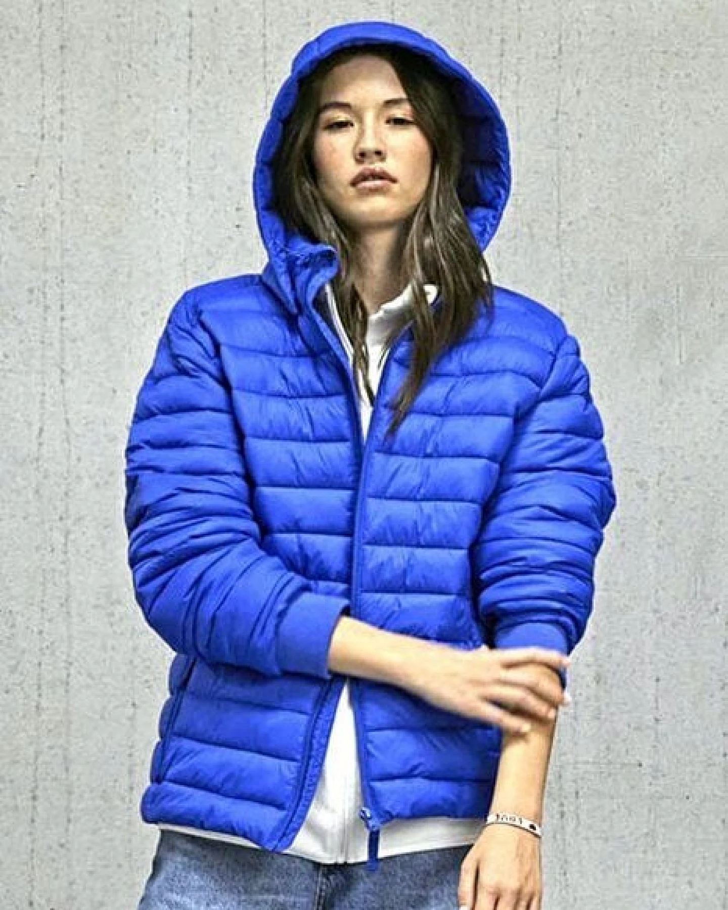 B&C BE INSPIRED Unisex Steppjacke Pufferjacke abnehmbare Kapuze Seitentaschen mit Reißverschluss Wasserabweisend bis Gr. 4XL – Ansicht 2