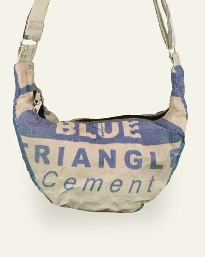 Nyuzi Blackwhite Upcycling MoonBag