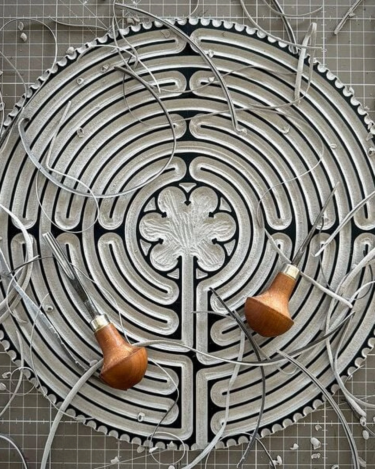 Veskor Cassiopeia LABYRINTH VON CHARTRES der Kathedrale Notre-Dame Linoldruck – Ansicht 4