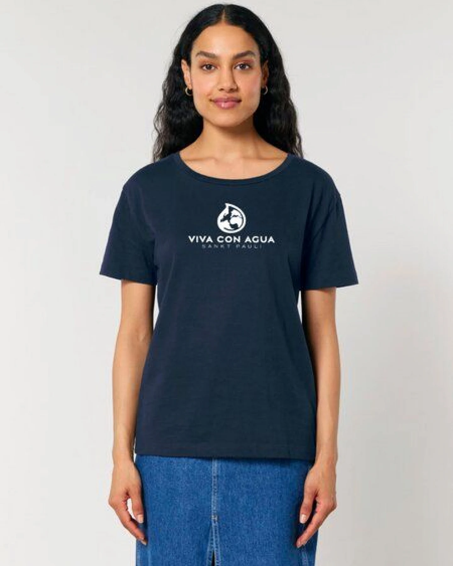 Biobaumwoll Damen T-Shirt in dunkelblau mit Viva con Agua Logo – Ansicht 2