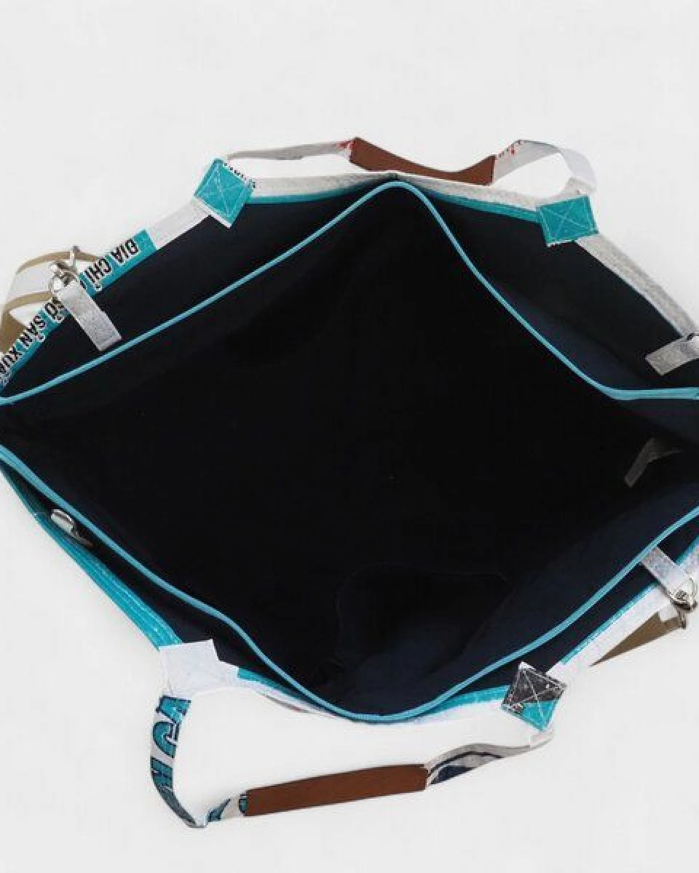 REFISHED fair fashion Tasche 'SOULMATE ZIP' Limitierte Edition! - upcycelte Fischfuttersäcke – Ansicht 2