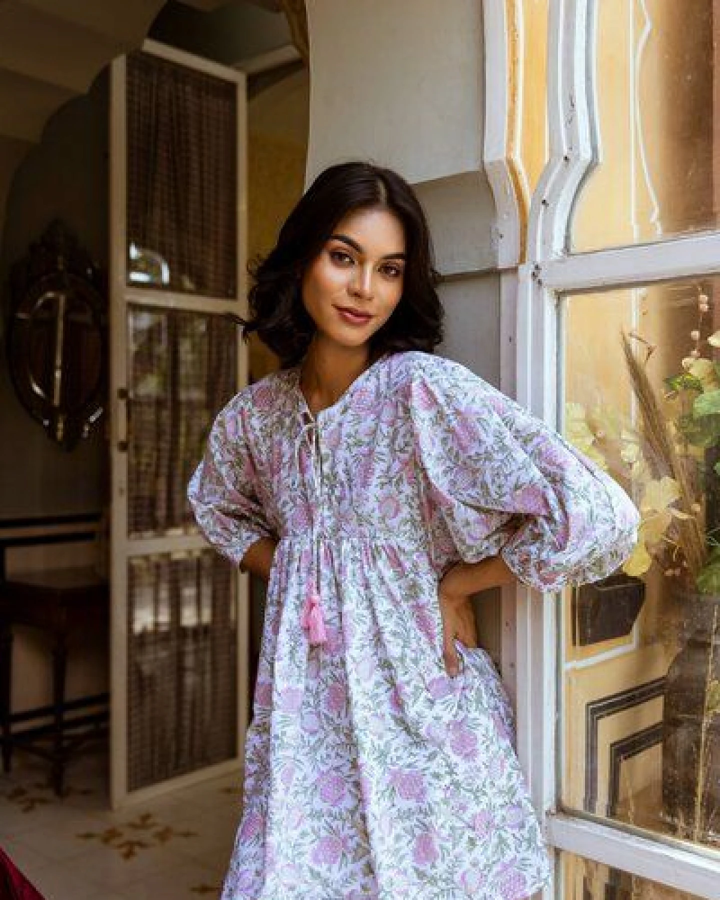 Haus of Namaste Ballonkleid kurz aus Bio-Baumwolle „Pink Pomegranate Dream Kurzkleid“ , handbedruckt mit veganen Farben – Ansicht 2